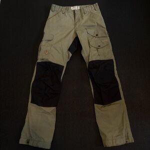 Fjallraven Men's Vidda Pro 44 eu / 29” US - Olive and Black